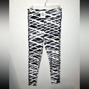 NWT Athletic Collection by 26 Internationals Womens Active Yoga Gym Pants Sz M